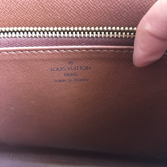 Authentic Louis Vuitton classic purse - Picture 6 of 7